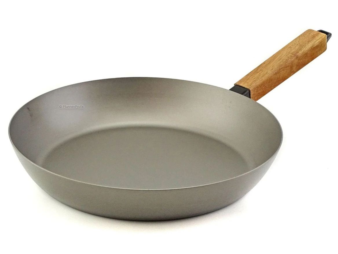 BEKA NOMAD Eisenpfanne – 28 cm aus Carbonstahl mit ergonomischem Akazienholzgriff